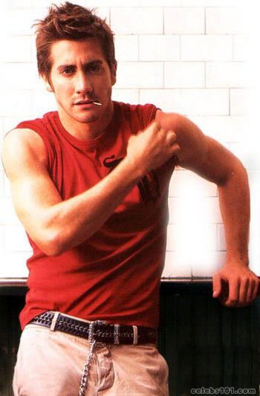 Jake Gyllenhaal Chest and Biceps Size