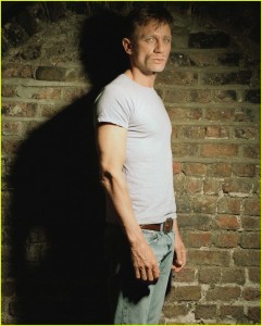 Daniel Craig Biceps Size
