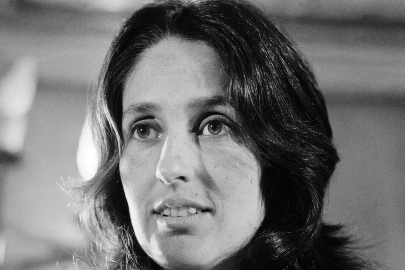 Joan Baez’s Bra Size and Body Measurements - Bra Size Measurements
