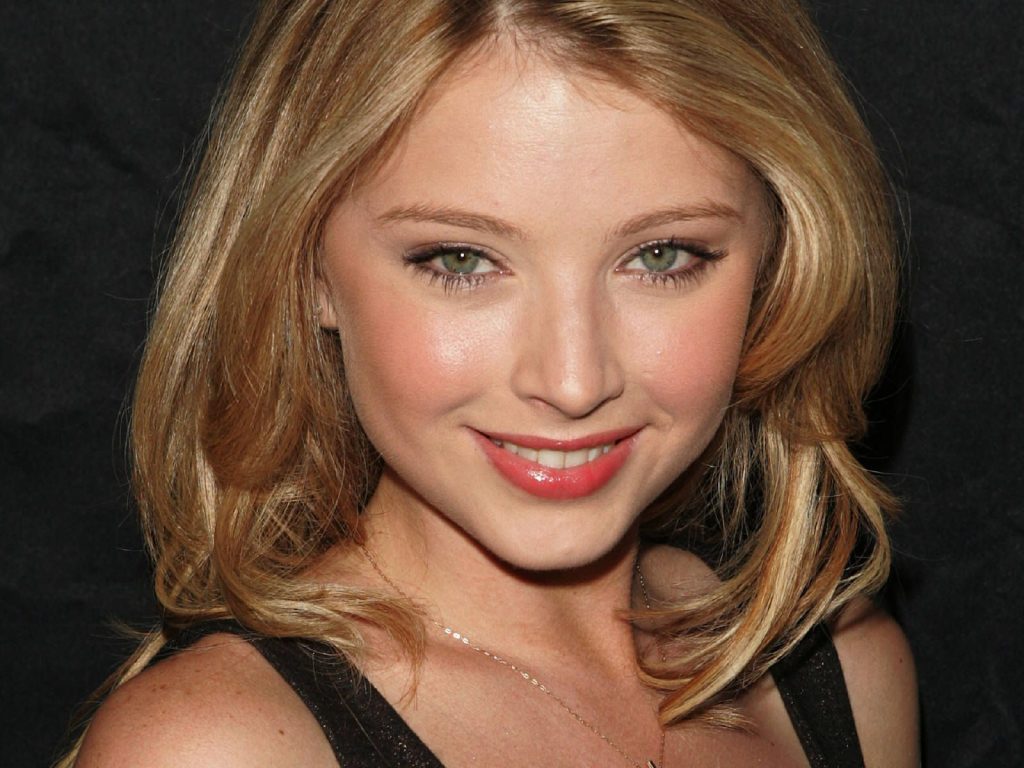 Elisabeth Harnois Bra Size