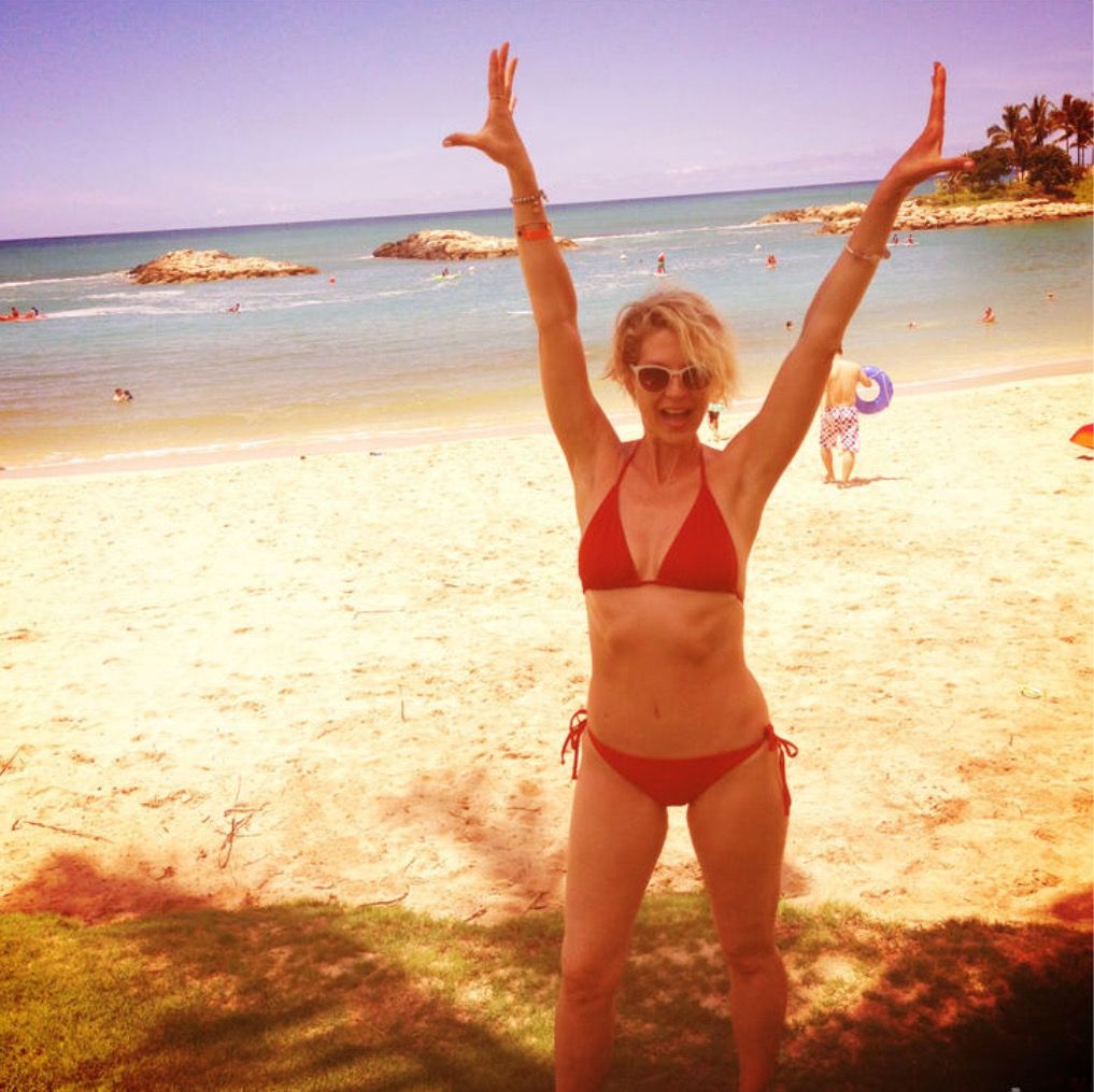 Jenna Elfman Enjoying the Beach